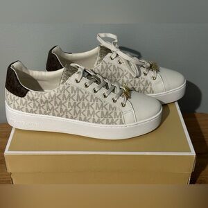 Brand New Michael Kors Poppy Shoes, vanilla color, size 10